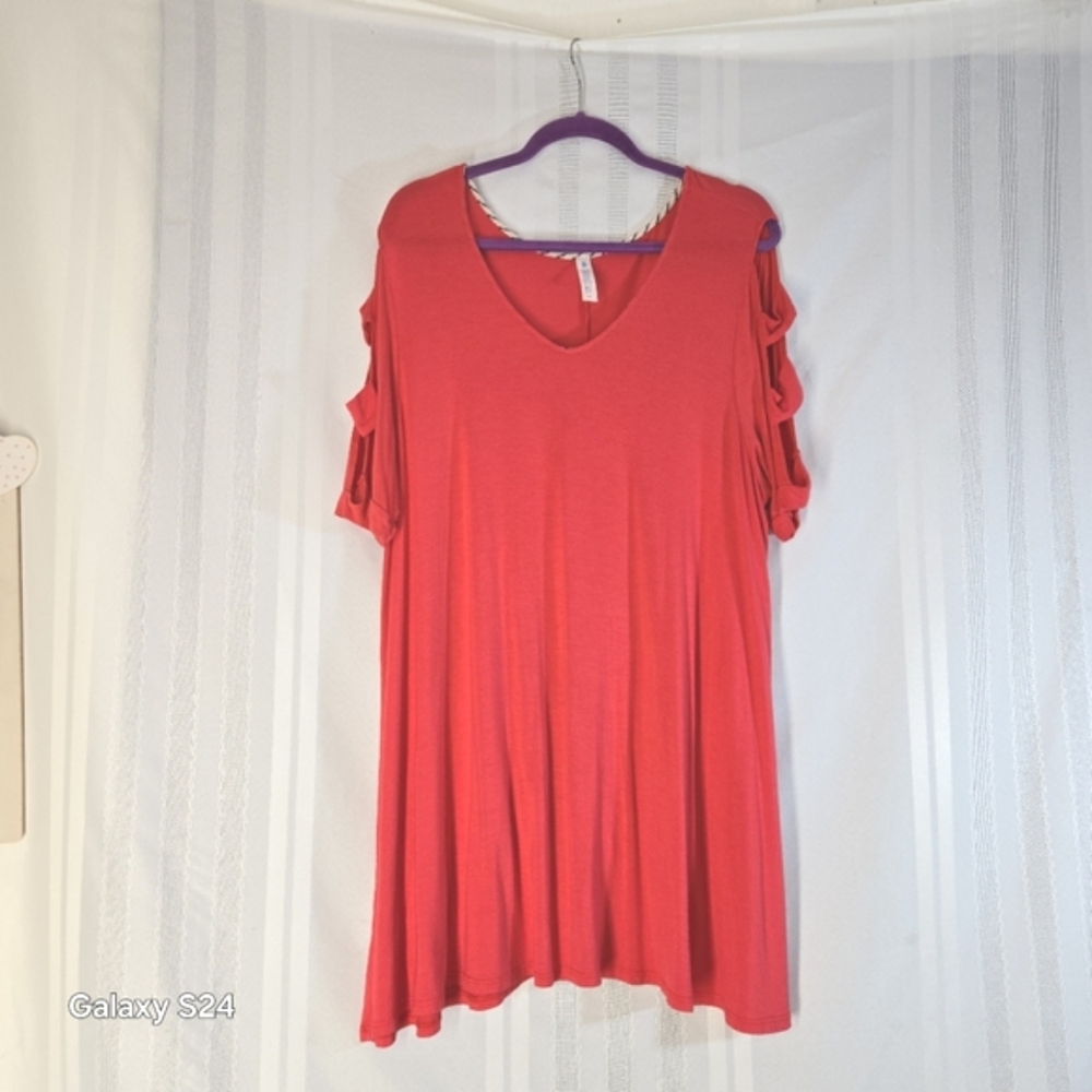 PAISLEYGRACE  WOMEN'S RED SHORTSLEEVE DETAIL SLIP ON TOP  SIZE XXL